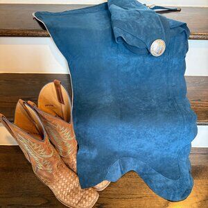 Ultrasuede custom made medium blue chaps in EUC (27"x46")